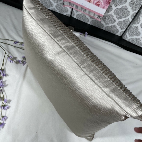NEW Beaded Decorative Pillow for Hudson‎ Park Connettiva [ 20 X 16 In ] - Picture 5 of 12